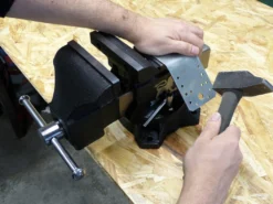 PEUGEOT - EBT200 Etau D'établi Pivotant En Fonte GS Et Acier 200 Mm -Scheppach PEUGEOT Etau d etabli pivotant EBT 200 100715 1